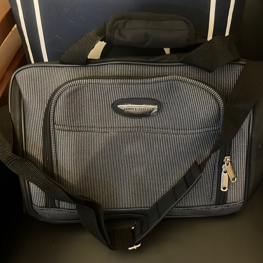 Travel select carry on tote bag dimensions Tote: 15"W x 11” H x 6” D; 1.80 lbs